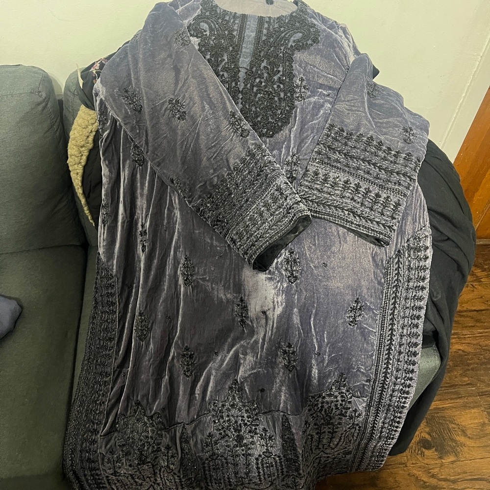 Elegant Long Sleeve Embroidered Dress by Asim jofa - Picture 4 of 7